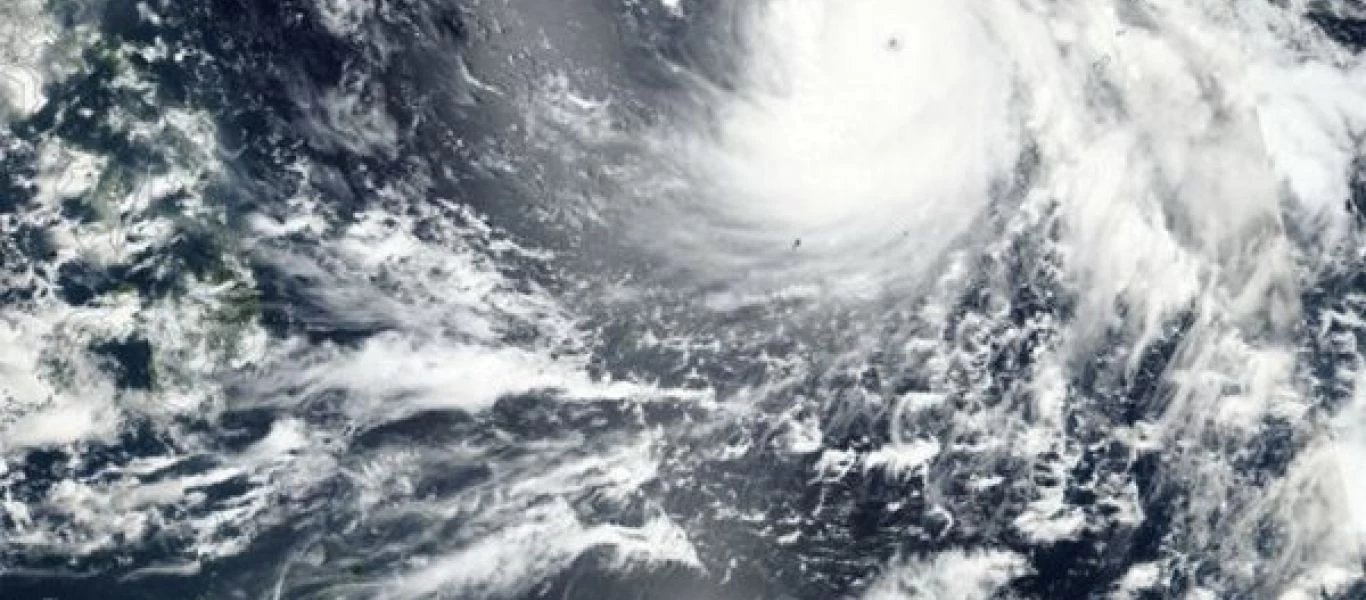 ΗΠΑ: Πιλότος πετάει στο κέντρο του τυφώνα Άιντα (βίντεο)